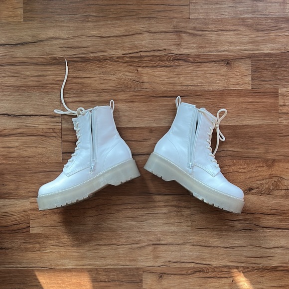 Steve Madden white boots - Picture 2 of 3